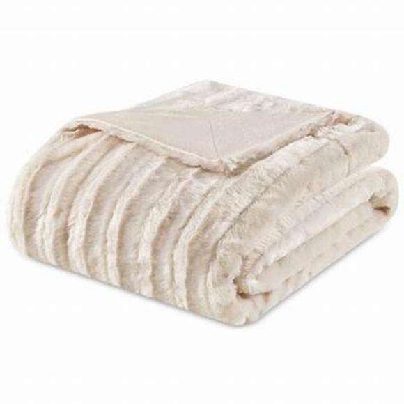 Madison Park Other - Madison Park Duke Soft Faux Fur Throw